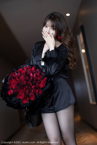 [XiuRen] No.4205 Göttin Zhizhi Booty charmantes und farbenfrohes schwarzes Kleid mit schwarzer Strumpfhose, halbes Foto der - 0010.jpg