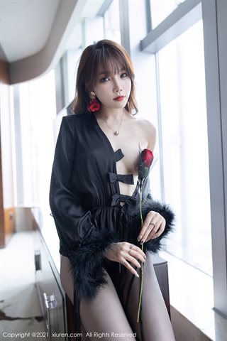 [XiuRen] No.4205 Göttin Zhizhi Booty charmantes und farbenfrohes schwarzes Kleid mit schwarzer Strumpfhose, halbes Foto der - 0071.jpg