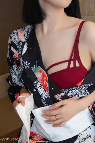 [XiuRen] No.4313 一颗甜蛋黄a Japanischer Kimono und Strümpfe in Primärfarben - 0016.jpg