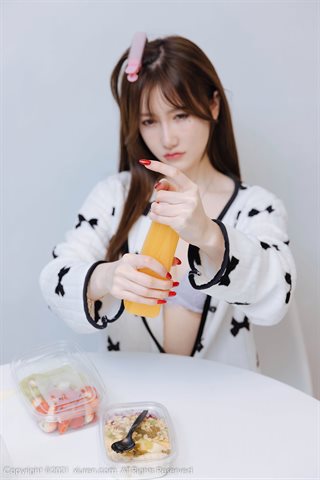 [XiuRen] No.4365 美桃酱 Nữ tiếp viên Hàn Quốc chủ đề màu hoa cà đồ lót vớ màu cơ bản - 0059.jpg