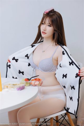 [XiuRen] No.4365 美桃酱 Meias de cor primária de roupa interior lilás tema anfitriã coreana - 0077.jpg