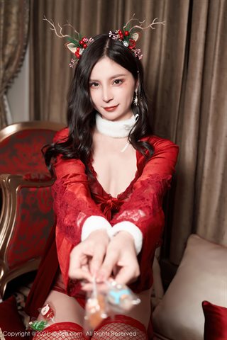 [XiuRen] No.4377 小蛮妖Yummy Lencería roja temática navideña medias rojas - 0018.jpg