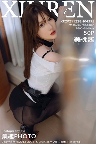 [XiuRen] No.4395 美桃酱 Белая черная кожаная юбка T с черным шелком