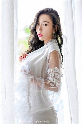 [XiuRen] No.4420 艾静香 vestido blanco con tacones blancos - 0003.jpg