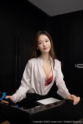 [XiuRen] No.4485 唐安琪 Cosplay falda corta negra ropa interior roja con seda negra tacones altos negros - 0025.jpg