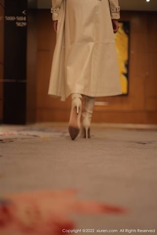 [XiuRen] No.4495 果儿Victoria تشينغهاي ترافيل تطلق النار على ملابس داخلية دانتيل حمراء مع جوارب ملونة أساسية وأحذية جلدية بيضاء - 0011.jpg
