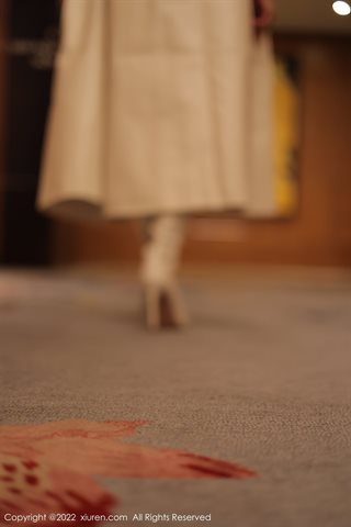 [XiuRen] No.4495 果儿Victoria تشينغهاي ترافيل تطلق النار على ملابس داخلية دانتيل حمراء مع جوارب ملونة أساسية وأحذية جلدية بيضاء - 0013.jpg