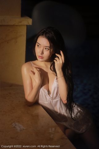 [XiuRen] No.4504 玛鲁娜Manuela Abito bianco sexy con reggicalze da viaggio Sanya - 0022.jpg