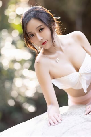 [XiuRen] No.4511 王馨瑶yanni 야외 장면을 위한 가볍고 투명한 옷 - 0006.jpg