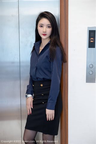 [XiuRen] No.4513 summer宝宝 Elevator Aventure Episode Top azul oscuro Ropa interior de encaje negro con seda negra - 0051.jpg