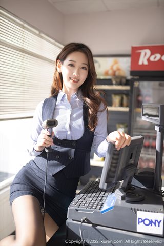 [XiuRen] No.4532 唐安琪 Caixa de supermercado cosplay calcinha de renda cinza roxo preto saltos pretos de seda - 0007.jpg