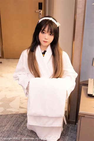 [XiuRen] No.4535 奶瓶 Manteau blanc et sous-vêtements en dentelle noire avec de la soie noire - 0021.jpg
