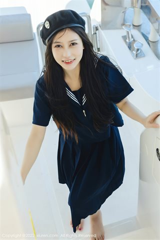 [XiuRen] No.4536 尹甜甜 Fotografia di yacht offshore abito lungo scuro lingerie bianca - 0011.jpg