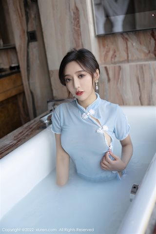 [XiuRen] No.4581 王馨瑶yanni Thème de la baignoire intérieure en robe longue bleu clair en plein air - 0072.jpg