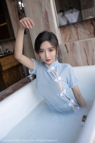 [XiuRen] No.4581 王馨瑶yanni Thème de la baignoire intérieure en robe longue bleu clair en plein air - 0073.jpg
