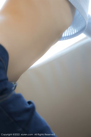 [XiuRen] No.4584 奶瓶 Giacca azzurra con jeans - 0069.jpg