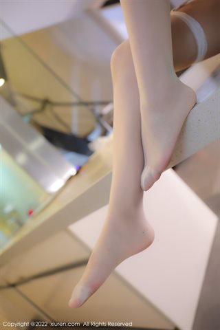 [XiuRen] No.4590 夏沫沫tifa بلوزة بيضاء شفافة مع جوارب بيضاء - 0056.jpg