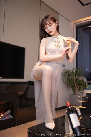 [XiuRen] No.4592 陆萱萱 Vestido de tule cinza claro com meias cinza - 0001.jpg