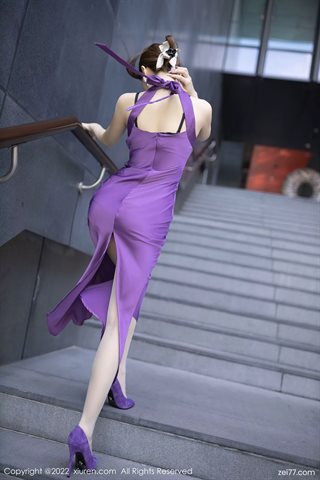 [XiuRen秀人网] No.4607 鱼子酱Fish Robe violette avec des bas de couleur primaire - 0005.jpg