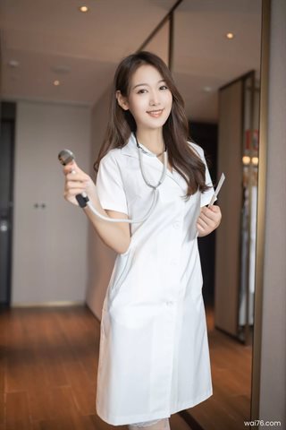 [XiuRen秀人网] No.4616 唐安琪 Cosplay family doctor white coat with primary color stockings - 0002.jpg