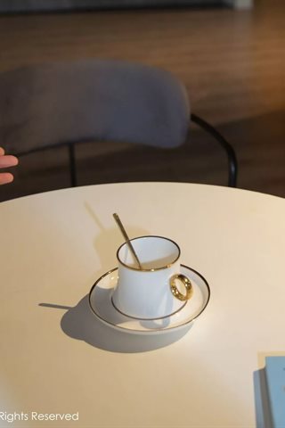 [XiuRen秀人网] No.4627 杨晨晨Yome Cosplay Kaffee-Angestellter schwarzer kurzer Rock mit schwarzer Seide - 0014.jpg