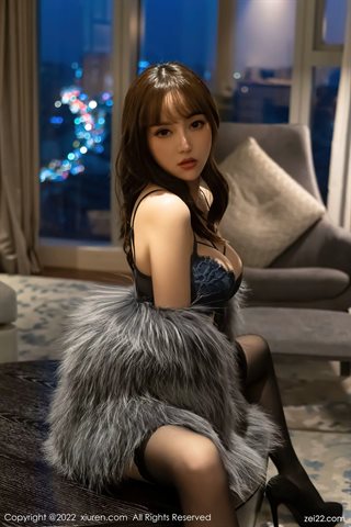 [XiuRen秀人网] No.4644 豆瓣酱 Dark grey fur top with black silk - 0017.jpg
