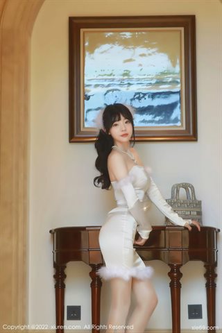 [XiuRen秀人网] No.4645 佘贝拉bella Off-the-shoulder beige dress with primary stockings - 0018.jpg