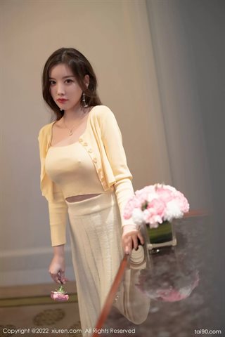 [XiuRen秀人网] No.4654 杨晨晨Yome प्राथमिक रंग के मोज़ा के साथ पीले रंग की पोशाक - 0006.jpg