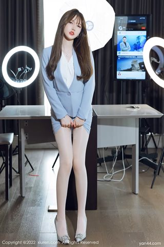 [XiuRen秀人网] No.4658 美桃酱 Uniforme de saia azul claro com meias brancas - 0019.jpg