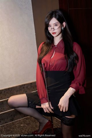 [XiuRen秀人网] No.4659 周于希Sally Pakaian dalam renda abu-abu dengan sutra hitam sepatu hak tinggi merah tua - 0020.jpg