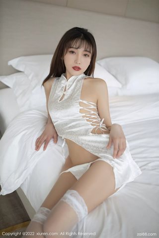 [XiuRen秀人网] No.4660 陆萱萱 白いストッキングで白い短いチャイナドレスを撮影するホテルのシーン - 0058.jpg