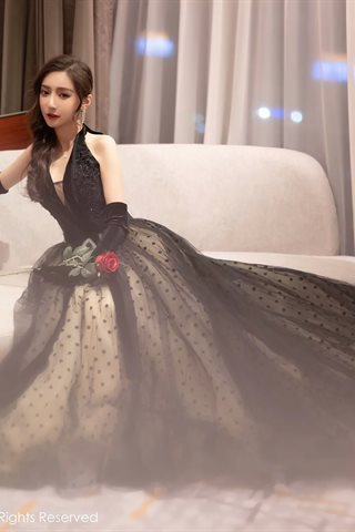 [XiuRen秀人网] No.4673 王馨瑶yanni Schwarzes Kleid aus roter Spitze mit Strümpfen in Primärfarbe - 0013.jpg