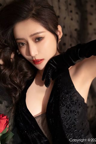 [XiuRen秀人网] No.4673 王馨瑶yanni Vestido preto de renda vermelha com meias de cor primária - 0019.jpg