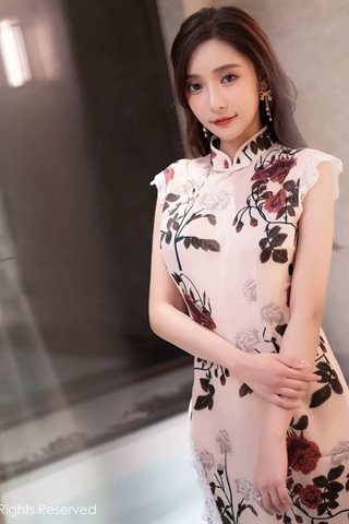 [XiuRen秀人网] No.4688 王馨瑶yanni Pakaian dalam ungu cheongsam berwarna terang dengan stoking warna primer - 0063.jpg