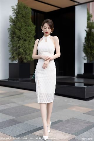 [XiuRen秀人网] No.4691 言沫 Vestido con hombros descubiertos y tacones blancos en medias primarias. - 0001.jpg