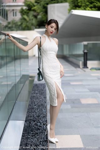 [XiuRen秀人网] No.4691 言沫 Váy lệch vai với giày cao gót màu trắng trong quần tất chính - 0003.jpg