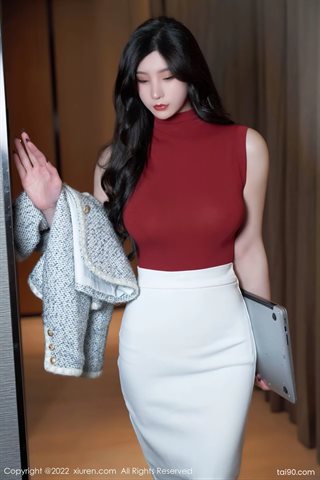 [XiuRen秀人网] No.4728 周于希Sally Secretária feminina, roupas de saia longa branca, blusa vermelha com meias de cor primária, salto - 0012.jpg
