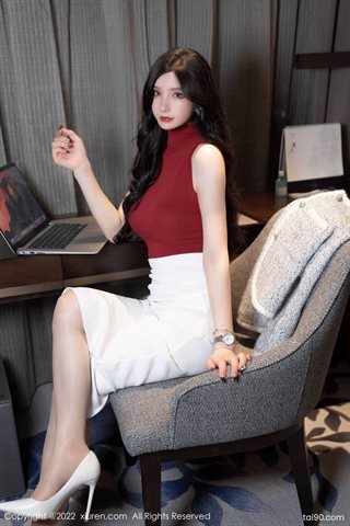 [XiuRen秀人网] No.4728 周于希Sally Female secretary clothing white long skirt red top with primary color stockings white high heels - 0025.jpg