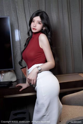 [XiuRen秀人网] No.4728 周于希Sally Abbigliamento da segretaria bianca gonna lunga top rosso con calze di colore primario bianco tacchi - 0032.jpg