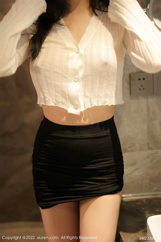 [XiuRen秀人网] No.4737 顾乔楠Cora Top en tulle blanc avec jupe noire et soie noire - 0018.jpg