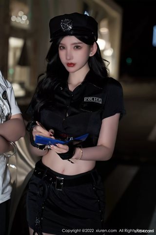 [XiuRen秀人网] No.4741 周于希Sally Mujer oficial de policía vestido top negro falda corta ropa interior roja con medias de malla negra - 0002.jpg