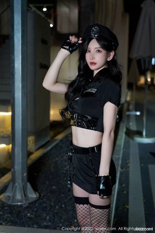 [XiuRen秀人网] No.4741 周于希Sally Nữ sĩ quan cảnh sát ăn mặc áo đen váy ngắn màu đỏ đồ lót màu đen với tất lưới màu đen - 0011.jpg