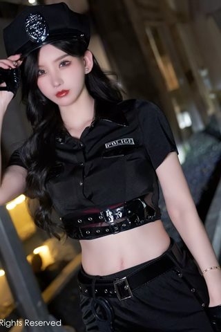 [XiuRen秀人网] No.4741 周于希Sally Nữ sĩ quan cảnh sát ăn mặc áo đen váy ngắn màu đỏ đồ lót màu đen với tất lưới màu đen - 0012.jpg
