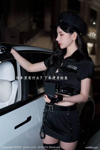 [XiuRen秀人网] No.4741 周于希Sally Policial feminina veste top preto saia curta cueca vermelha com meias de malha preta - 0017.jpg