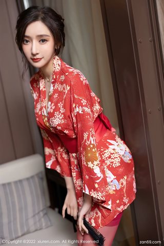 [XiuRen秀人网] No.4748 王馨瑶yanni Красное японское кимоно с красными чулками - 0007.jpg
