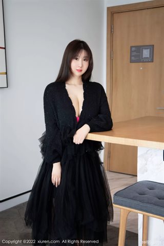 [XiuRen秀人网] No.4765 王俪丁小宝贝 pakaian dalam merah muda gaun hitam - 0003.jpg