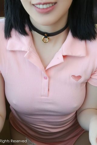 [XiuRen秀人网] No.4770 一颗甜蛋黄a T-shirt rosa con calze di pizzo bianche - 0015.jpg