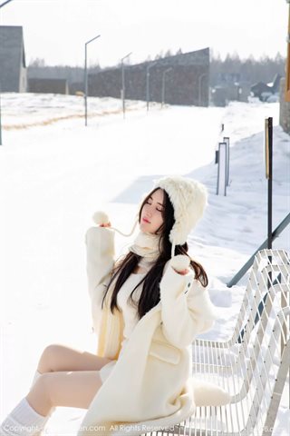 [XiuRen秀人网] No.4794 诗诗kiki Suéter branco e vestido curto rosa com meias de cores primárias - 0011.jpg
