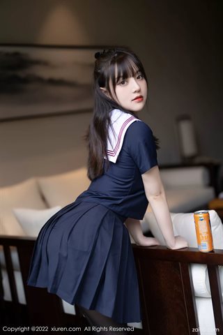 [XiuRen秀人网] No.4826 豆瓣酱 Top bleu foncé avec jupe courte et soie noire - 0014.jpg