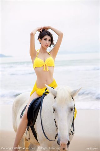 [XiuRen秀人网] No.4829 葛征 Áo dài trắng Bikini vàng - 0030.jpg